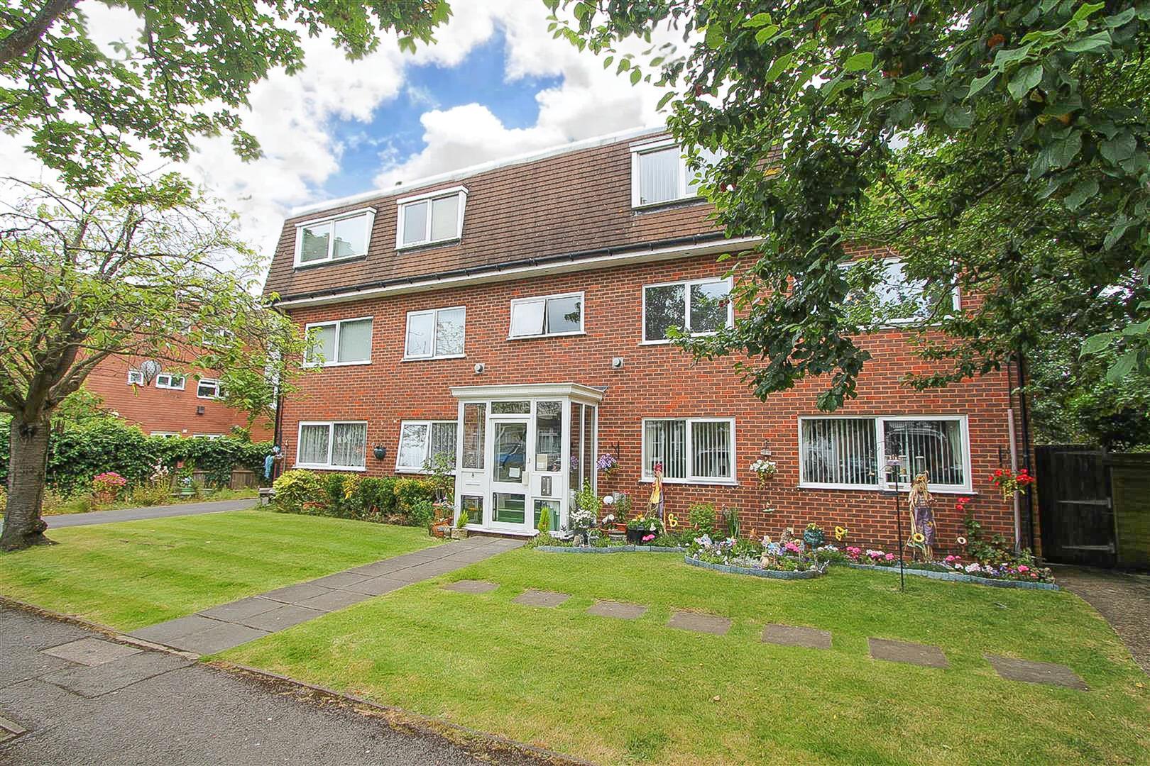 1 bed property in Shirley Road, Wallington